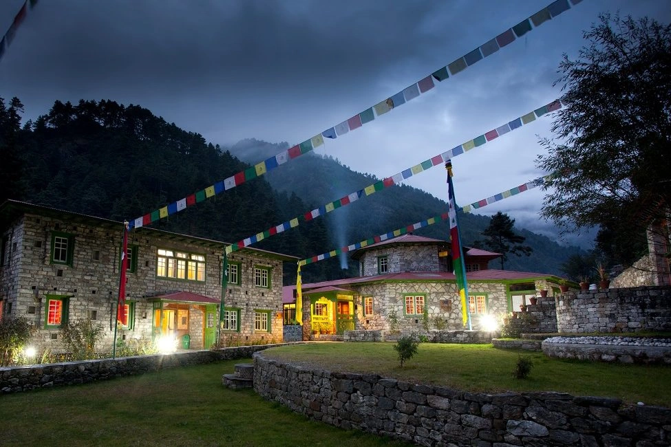  Everest Luxury Mountain Lodge