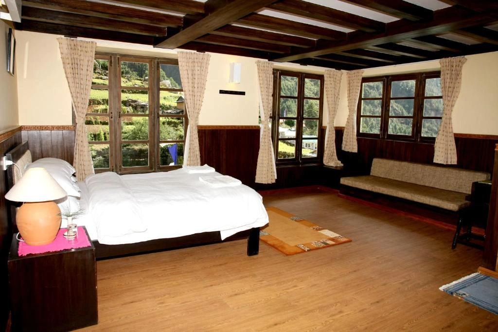 Everest Luxury Mountain Lodge