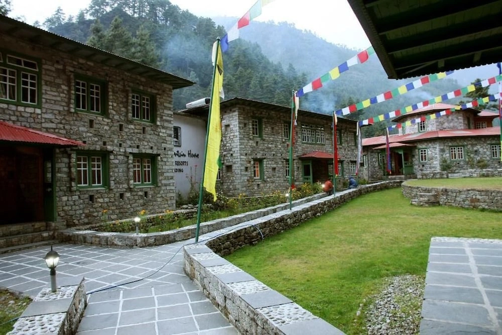 Everest Luxury Mountain Lodge