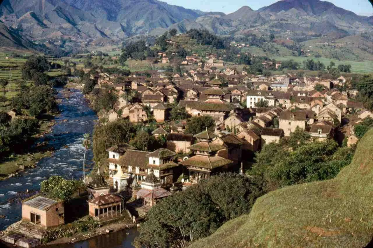 Pleasant drive from Nagarkot to traditional Nepali town of Panauti and to the Dhulikhel.